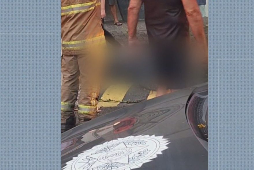 mulher-morre-apos-ser-atingida-por-galho-de-arvore-em-niteroi3A-moradores-cobram-medidas-de-seguranca mulher-morre-apos-ser-atingida-por-galho-de-arvore-em-niteroi3A-moradores-cobram-medidas-de-seguranca