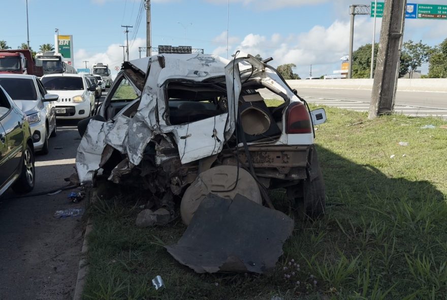 mulher-morre-atropelada-apos-acidente-entre-carro-e-van2C-na-br-1012C-na-paraiba mulher-morre-atropelada-apos-acidente-entre-carro-e-van2C-na-br-1012C-na-paraiba