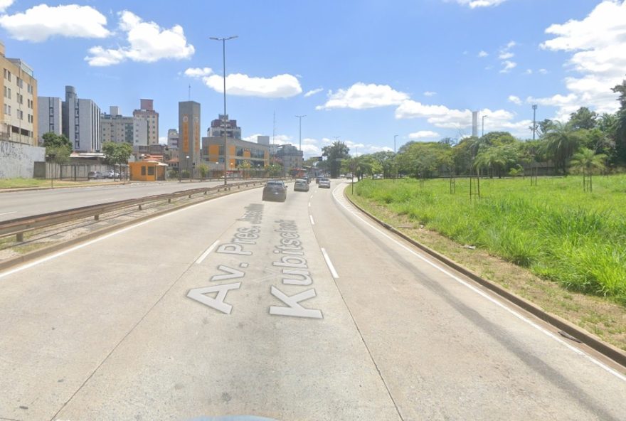 mulher-morre-atropelada-por-caminhao-e-moto-em-bh3B-motorista-foge-sem-prestar-socorro