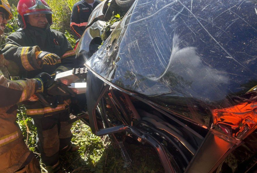 mulher-morre-e-duas-criancas-ficam-feridas-em-acidente-na-br-251 mulher-morre-e-duas-criancas-ficam-feridas-em-acidente-na-br-251