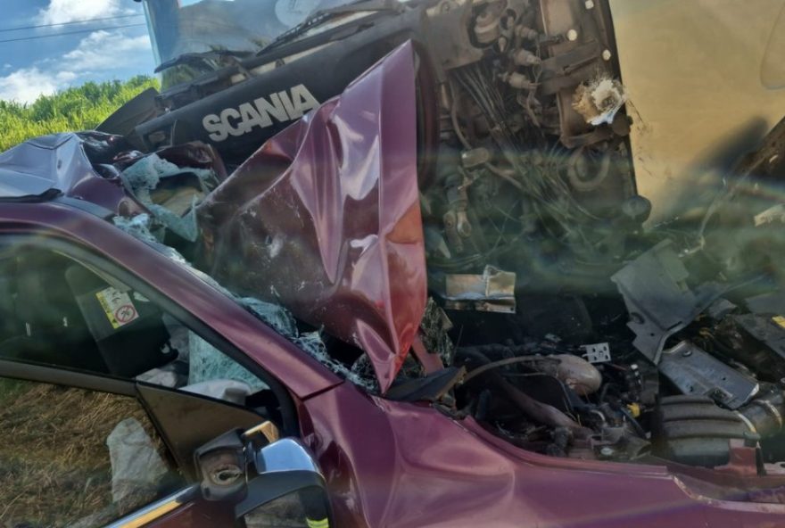 mulher-morre-em-acidente-entre-caminhao-e-caminhonete-na-rodovia-deputado-leonidas-pacheco mulher-morre-em-acidente-entre-caminhao-e-caminhonete-na-rodovia-deputado-leonidas-pacheco