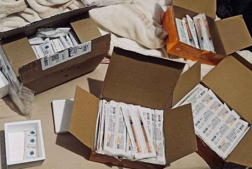 mulher-presa-por-venda-ilegal-de-medicamentos-emagrecedores-proibidos3A-alerta-da-anvisa-sobre-riscos-de-canetas-emagrecedoras