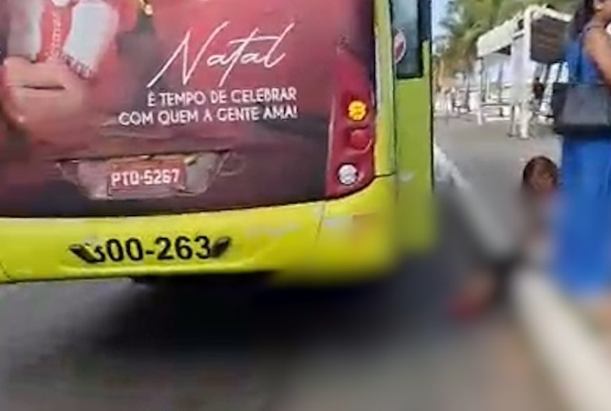 mulher-tem-pe-ferido-ao-descer-de-onibus-em-sao-luis3A-cuidados-essenciais-ao-desembarcar mulher-tem-pe-ferido-ao-descer-de-onibus-em-sao-luis3A-cuidados-essenciais-ao-desembarcar
