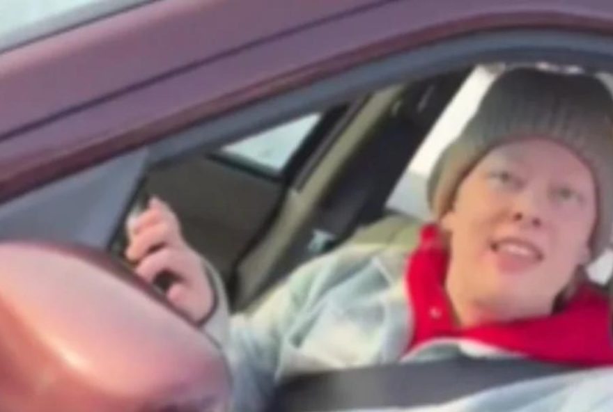 mulher-tenta-acalmar-agente-do-ice-antes-de-ser-morta-em-minnesota3A-o-tragico-caso-de-renee-good mulher-tenta-acalmar-agente-do-ice-antes-de-ser-morta-em-minnesota3A-o-tragico-caso-de-renee-good