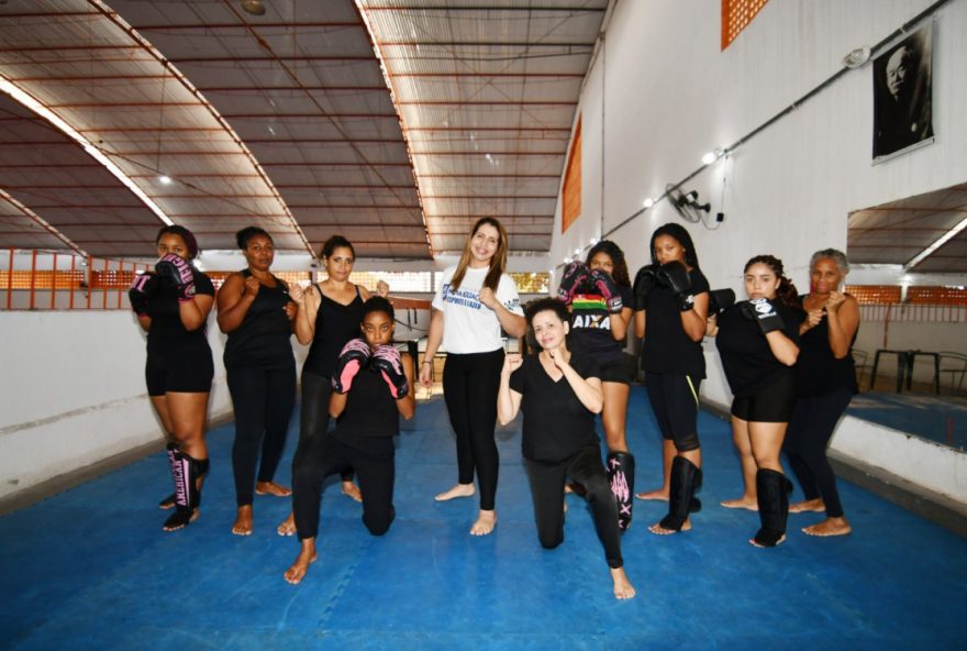 mulheres-participam-de-aulas-gratuitas-de-defesa-pessoal-na-vila-olimpica-de-nova-iguacu mulheres-participam-de-aulas-gratuitas-de-defesa-pessoal-na-vila-olimpica-de-nova-iguacu