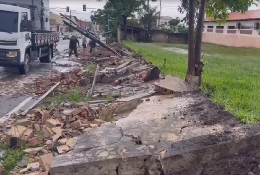 muro-de-escola-desaba-durante-chuvas-em-braganca2C-para3A-sem-feridos.-situacao-de-emergencia-na-cidade muro-de-escola-desaba-durante-chuvas-em-braganca2C-para3A-sem-feridos.-situacao-de-emergencia-na-cidade