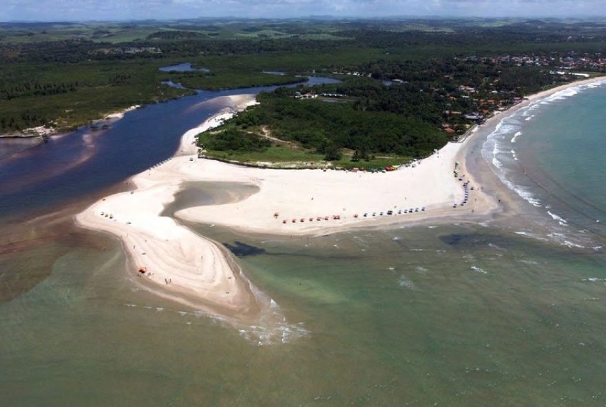 muro-no-pontal-de-maracaipe3A-pericia-confirma-danos-ambientais-e-irregularidades-em-area-protegida