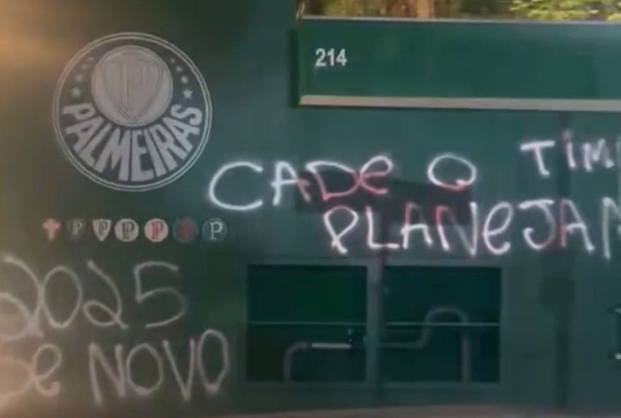muros-do-palmeiras-pichados-apos-derrota-no-paulistao3A-22abel2C-acabou-a-magia3F22