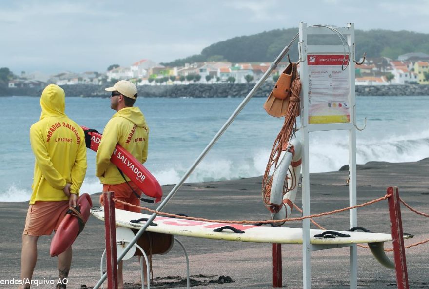 nadadores-salvadores-denunciam-mas-condicoes-de-trabalho-em-ponta-delgada nadadores-salvadores-denunciam-mas-condicoes-de-trabalho-em-ponta-delgada