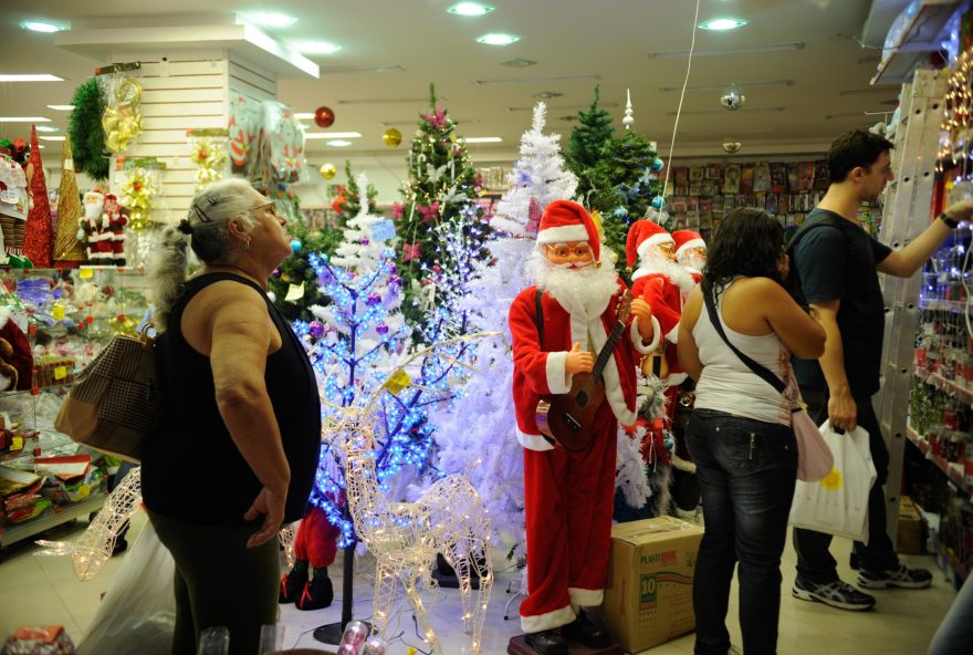 Pesquisa da FGV IBRE consultou o preço dos principais itens natalinos para presente e ceia de natal. (Foto: Reprodução/Agência Brasil)