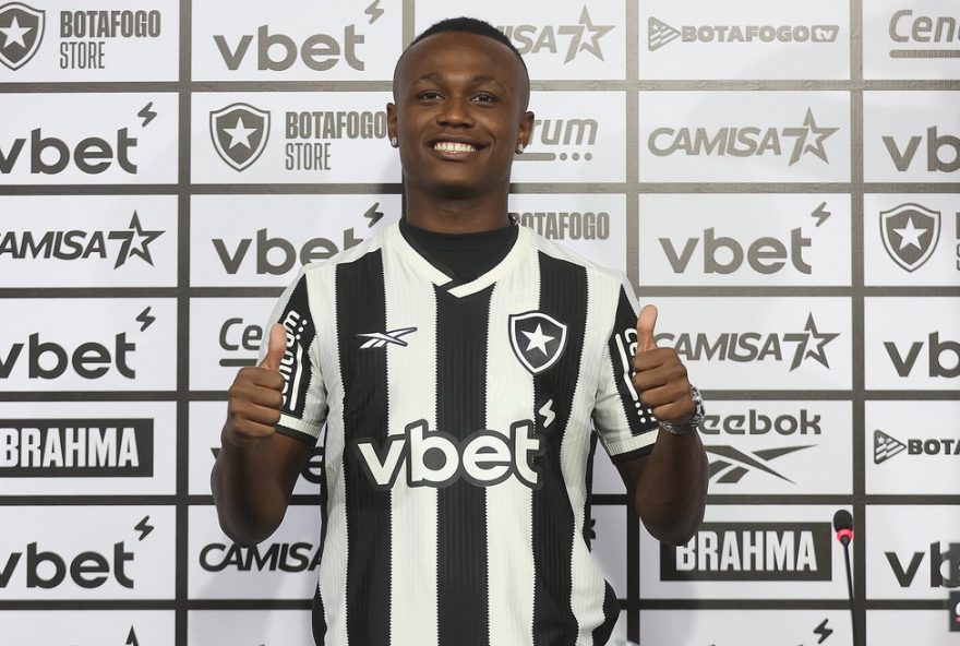 nathan-fernandes-e-oficialmente-apresentado-pelo-botafogo-e-causa-expectativa-em-torcedores-com-lesao-muscular