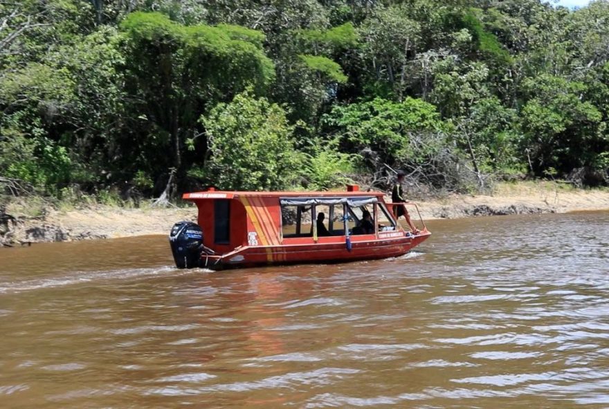 naufragio-da-lancha-lima-de-abreu-xv-no-rio-amazonas3A-cinco-desaparecidos-e-apreensao-persiste