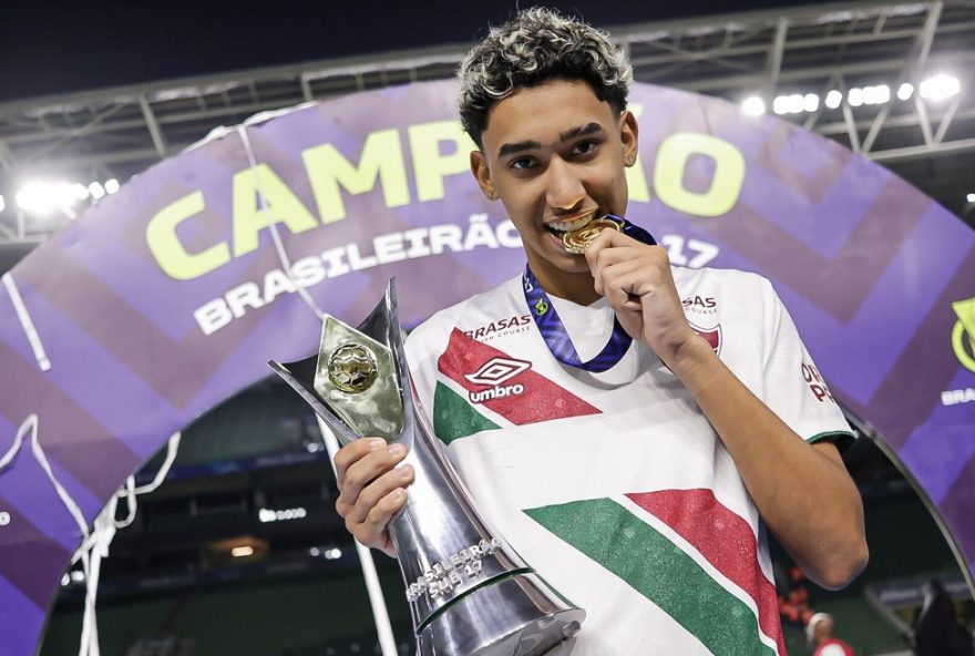 negociacao-avanca3A-fluminense-define-condicoes-para-vender-isaque-ao-shakhtar