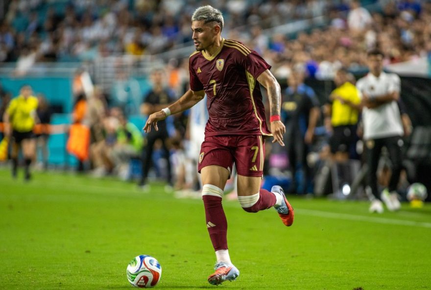 negociacao-em-definitivo-de-gleiker-mendoza-no-botafogo3A-diretoria-busca-solucoes-para-o-ataque