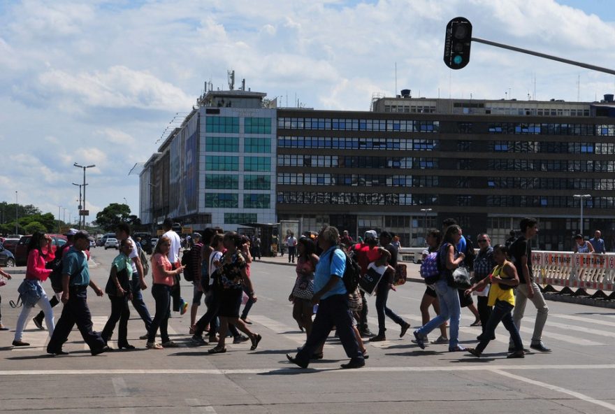 negros-sao-maioria-no-mercado-de-trabalho-no-df2C-mas-enfrentam-baixos-salarios3A-veja-dados-atuais-de-df