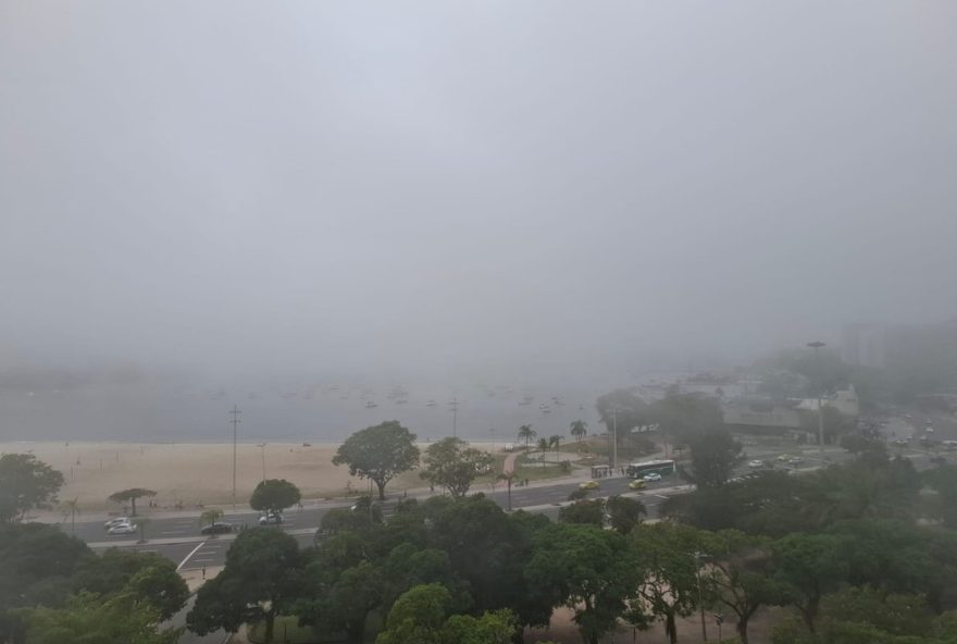 nevoeiro-misterioso-cobre-orla-do-rio-e-de-niteroi-em-espetaculo-unico