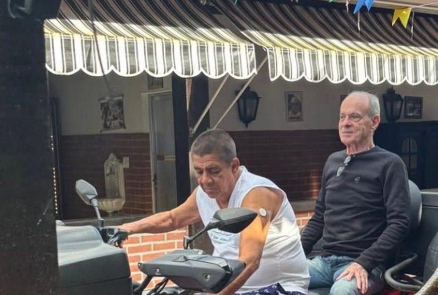 ney-matogrosso-visita-zeca-pagodinho-em-xerem3A-amizade2C-solidariedade-e-musica-brasileira-em-destaque