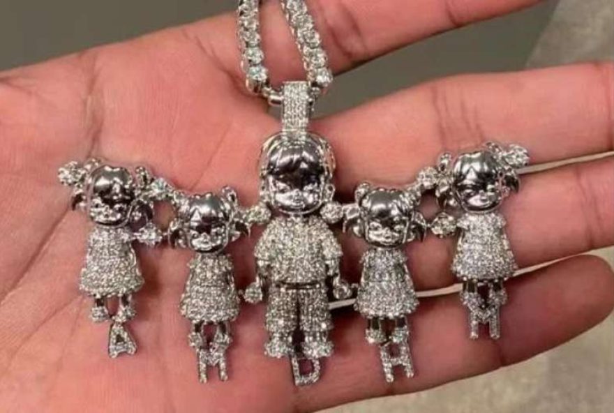 neymar-intriga-fas-ao-exibir-pingente-misterioso-com-inicial-22a22-em-cordao-personalizado3A-nova-filha-a-caminho3F neymar-intriga-fas-ao-exibir-pingente-misterioso-com-inicial-22a22-em-cordao-personalizado3A-nova-filha-a-caminho3F