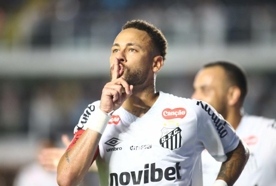 neymar-marca-e-provoca-a-torcida-na-vitoria-do-santos-sobre-o-vasco3A-assista SP - SANTOS - 26/02/2026 - BRASILEIRO A 2026, SANTOS X VASCO - Neymar Jr. jogador do Santos comemora seu gol durante partida contra o Vasco no estadio Vila Belmiro pelo campeonato Brasileiro A 2026. Foto: Mauricio De Souza/AGIF