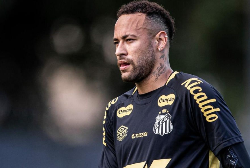 neymar-treina-no-campo-e-pode-ser-titular-no-santos-contra-o-botafogo3B-veja-provavel-escalacao
