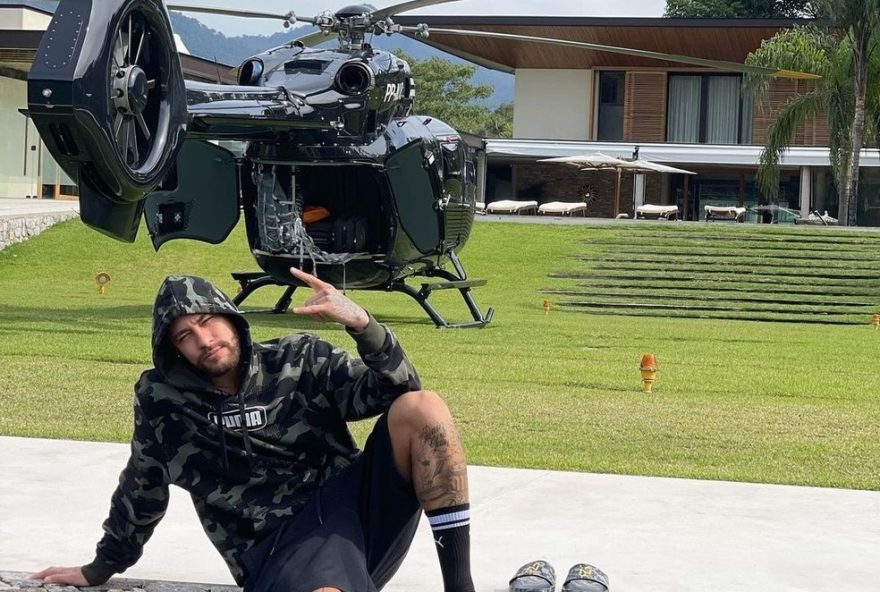 neymar3A-conheca-o-helicoptero-proibido-de-voar-pela-anac