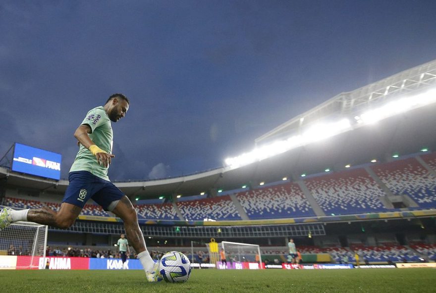 De técnico novo, seleção estreia nas Eliminatórias para a Copa de 2026