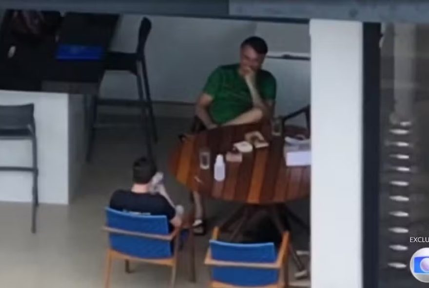 nikolas-ferreira-pode-enfrentar-processo-por-uso-de-celular-durante-visita-a-bolsonaro