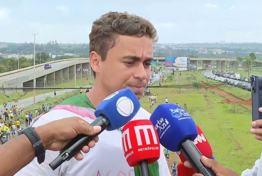 nikolas-ferreira-revela-ter-sido-orientado-pela-plf-a-utilizar-colete-a-prova-de-balas-durante-caminhada-em-direcao-a-brasilia nikolas-ferreira-revela-ter-sido-orientado-pela-plf-a-utilizar-colete-a-prova-de-balas-durante-caminhada-em-direcao-a-brasilia