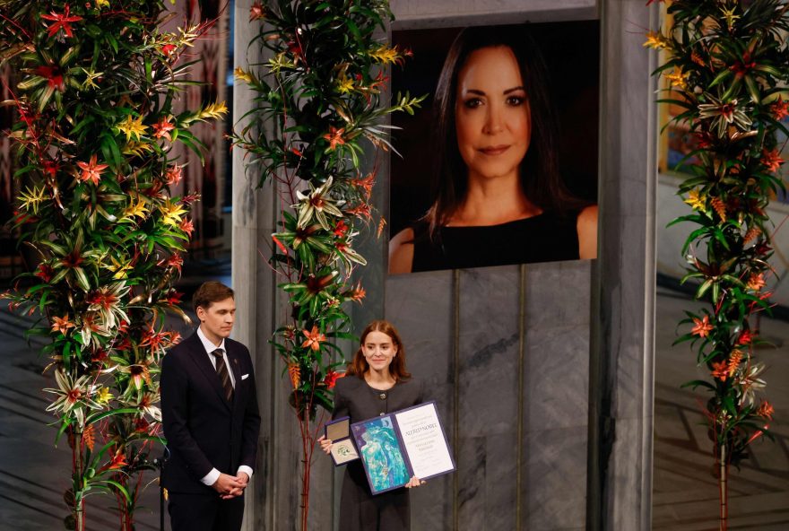 nobel-da-paz3A-filha-de-maria-corina-recebe-premio-em-meio-a-pedido-de-renuncia-de-maduro nobel-da-paz3A-filha-de-maria-corina-recebe-premio-em-meio-a-pedido-de-renuncia-de-maduro