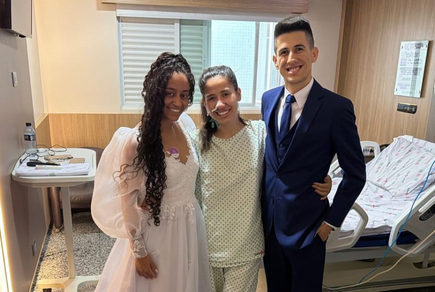 noivos-surpreendem-madrinha-internada-com-visita-emocionante-apos-perder-casamento-do-irmao-no-pr noivos-surpreendem-madrinha-internada-com-visita-emocionante-apos-perder-casamento-do-irmao-no-pr