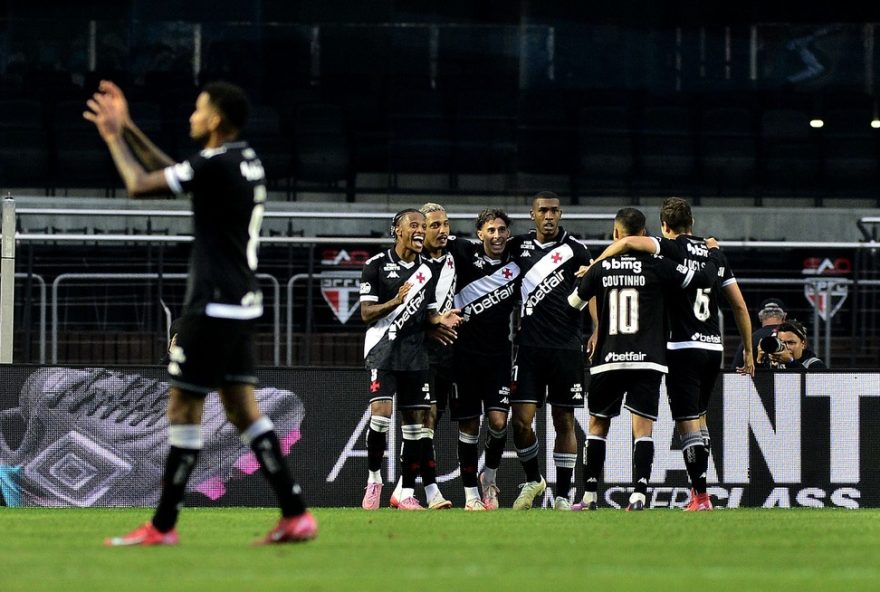 notas-e-destaques3A-coutinho-e-diniz-brilham-em-goleada-historica-do-vasco