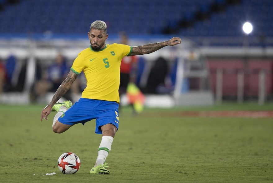 nottingham-forest-reforca-meio-campo-com-douglas-luiz-da-juventus