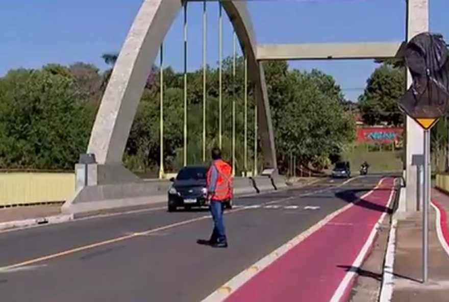 nova-configuracao-viaria-na-represa-de-rio-preto3A-transito-em-mao-dupla-na-av.-sabino-cardoso-filho-a-partir-de-segunda-feira.-atencao-redobrada