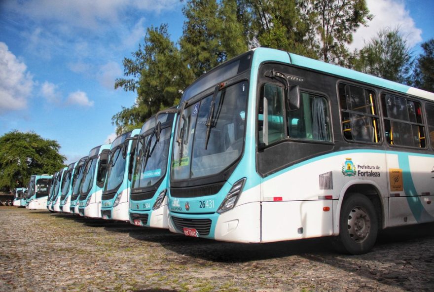 nova-linha-de-onibus-da-parangaba-ao-hospital-universitario-comeca-a-funcionar-em-fortaleza