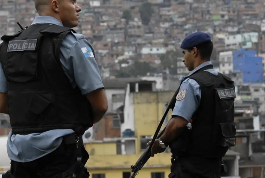 nova-operacao-contra-o-cv-deixa-2-mortos-e-prende-16-no-rio