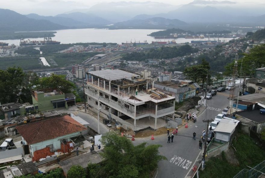 nova-policlinica-no-morro-mais-alto-de-santos-para-atender-22C7-mil-moradores