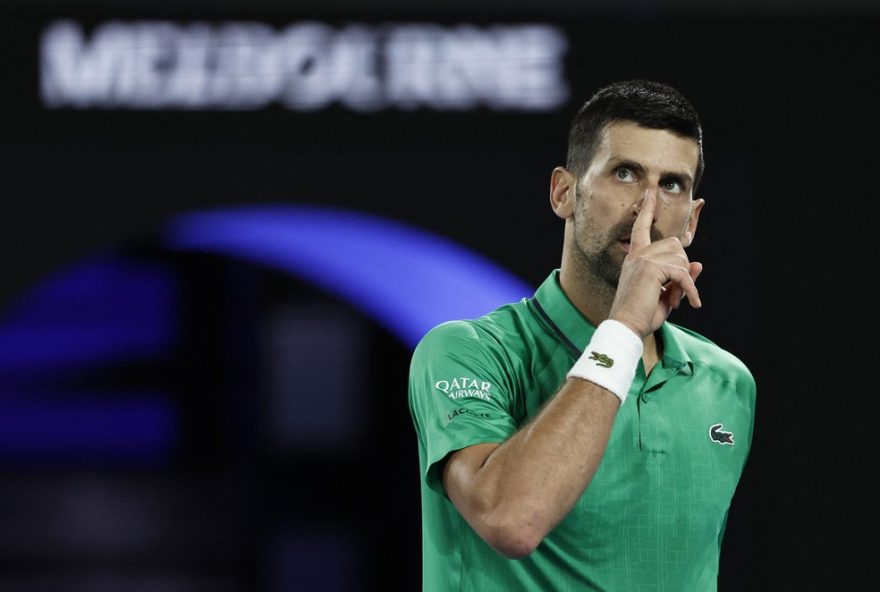novak-djokovic-vence-holandes-e-iguala-recorde-de-federer-no-australian-open novak-djokovic-vence-holandes-e-iguala-recorde-de-federer-no-australian-open