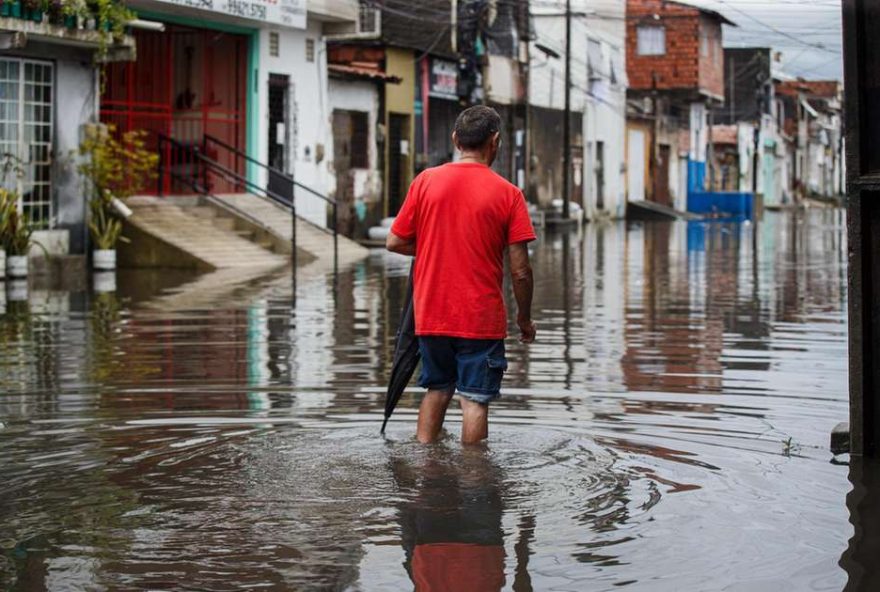 novo-aviso-de-perigo-por-chuvas-intensas-em-fortaleza-e-outras-80-cidades-ate-quarta-feira