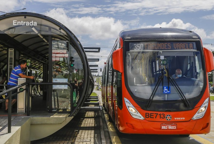novo-edital-do-transporte-coletivo-de-curitiba-preve-revisao-periodica-do-preco-da-passagem-e-aumento-de-onibus-eletricos