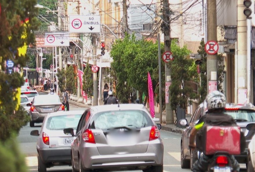 novo-prefeito-de-ribeirao-preto-libera-estacionamento-nos-corredores-de-onibus