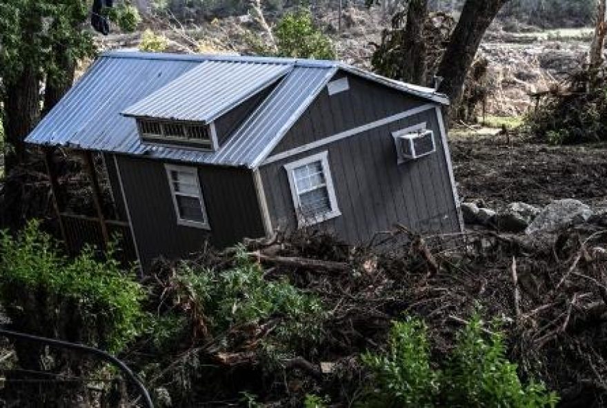 numero-de-mortos-em-inundacoes-no-texas-chega-a-1203B-160-desaparecidos