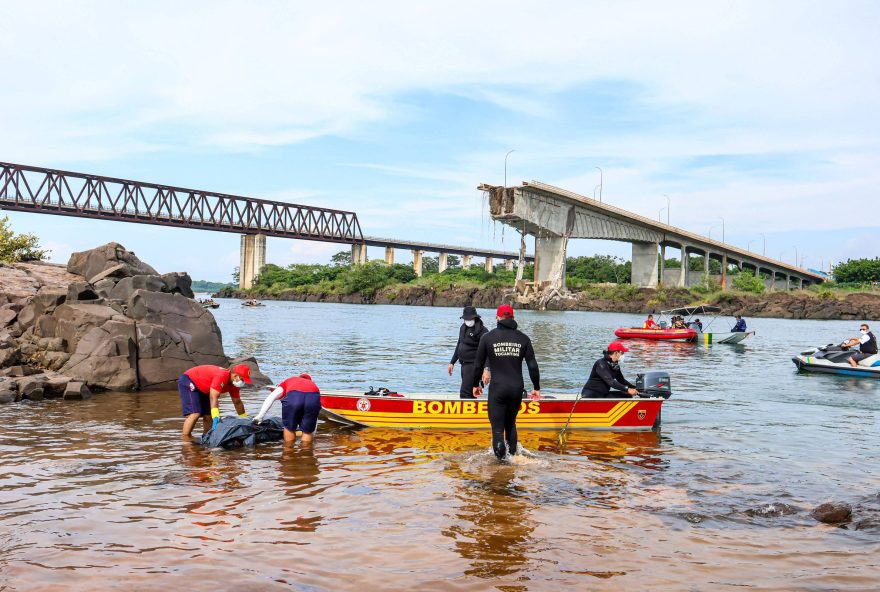 numero-de-mortos-sobe-para-9-apos-desabamento-de-ponte