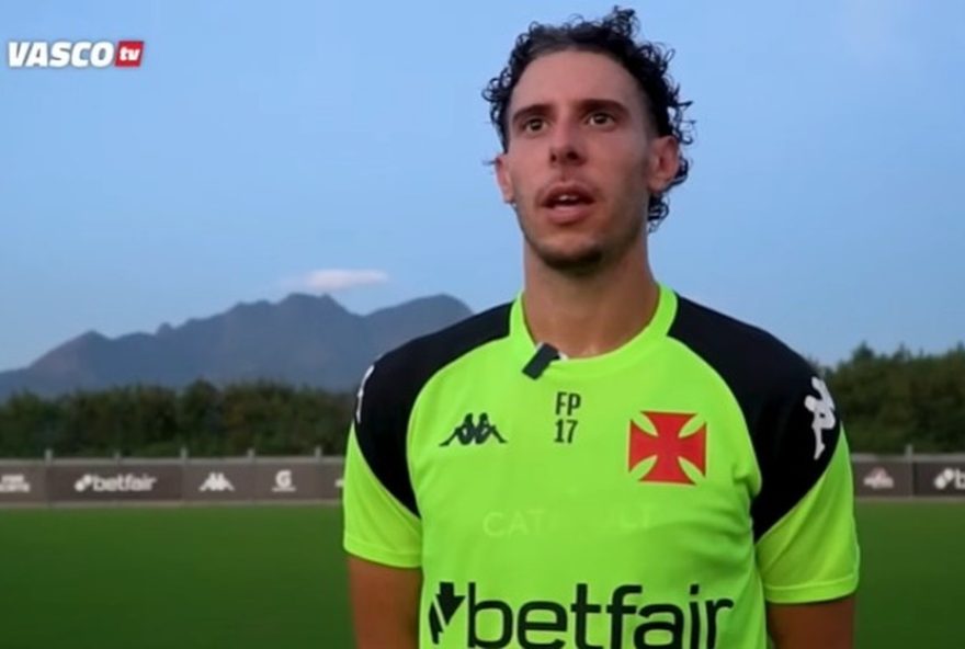 nuno-moreira-celebra-periodo-de-treinos-com-diniz-e-ferias-no-vasco