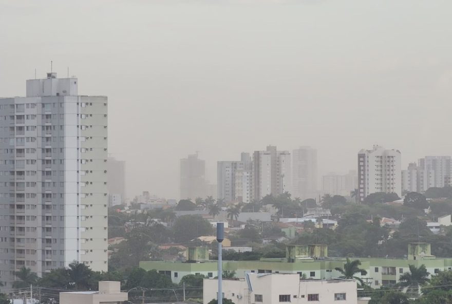 nuvem-de-poeira-cobre-ceu-de-goiania-e-temperaturas-devem-cair3A-previsao-de-especialistas