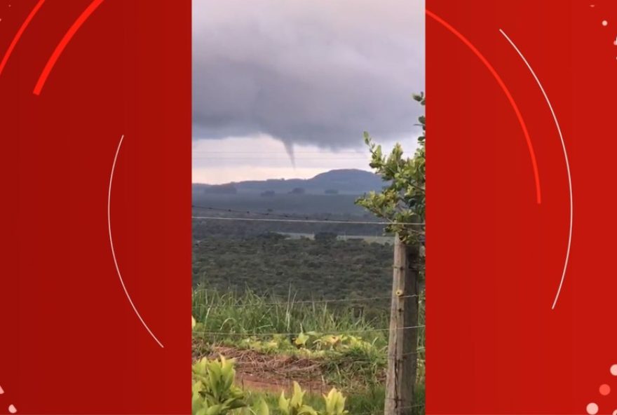 nuvem-funil-em-vale-verde3A-fenomeno-durante-tempestade-no-rs