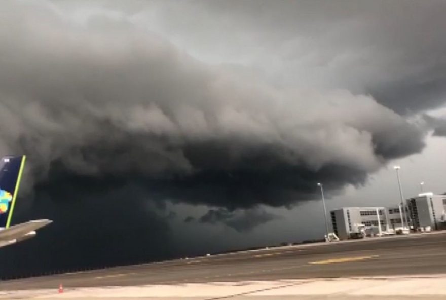 nuvem-prateleira-cobre-aeroporto-de-viracopos-em-campinas3A-entenda-o-fenomeno nuvem-prateleira-cobre-aeroporto-de-viracopos-em-campinas3A-entenda-o-fenomeno