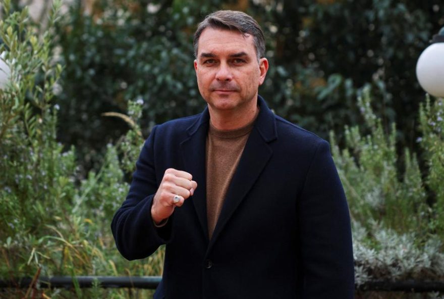 o-possivel-candidato-flavio-bolsonaro-ganha-destaque-nas-pesquisas-presidenciais-no-brasil o-possivel-candidato-flavio-bolsonaro-ganha-destaque-nas-pesquisas-presidenciais-no-brasil