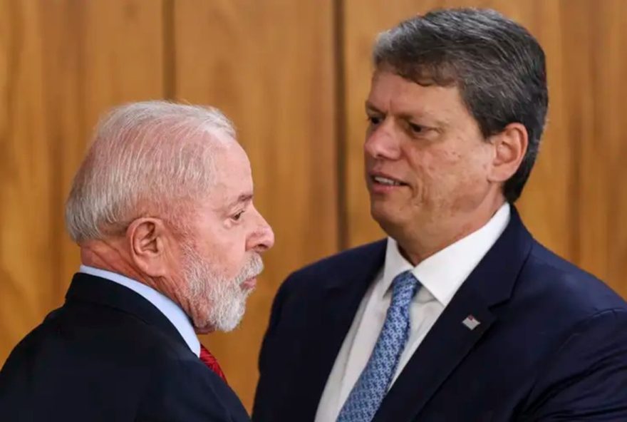 o-que-revela-o-taro-sobre-tarcisio2C-lula-e-bolsonaro-em-2026