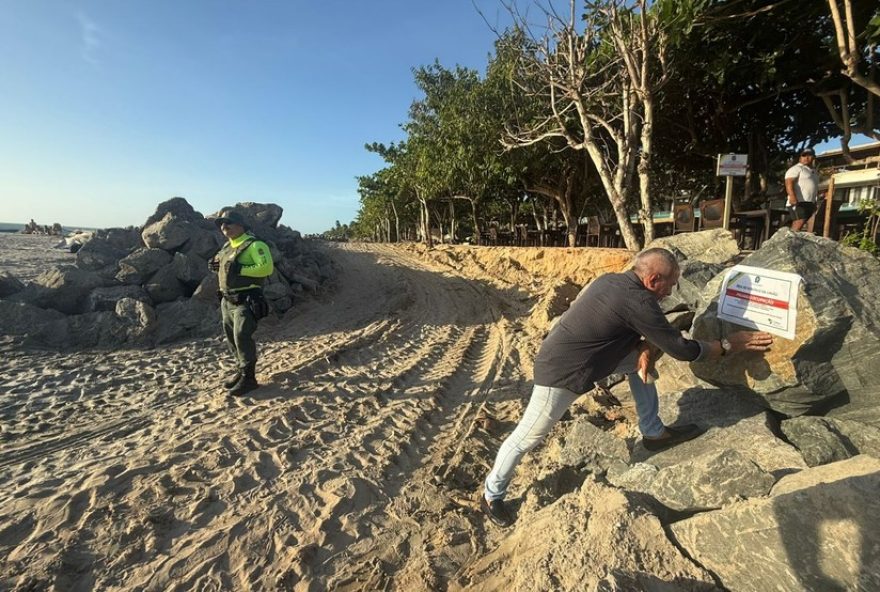 obra-de-contencao-na-praia-de-jericoacoara-e-suspensa-por-falta-de-documentacao3A-prefeitura-multada-em-r24191-mil-pela-spu-ce