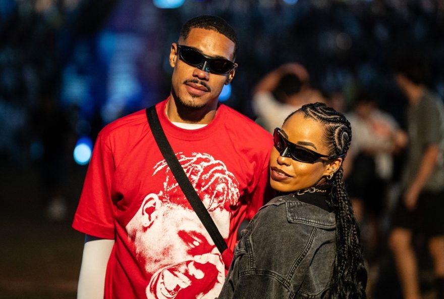 oculos-plantaris-de-travis-scott-dominam-o-visual-no-festival-de-town-2025